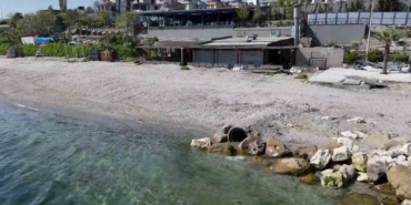 Beylikdüzü’nde denize dökülen İSKİ atık su hattı, vatandaşları tedirgin ediyor
