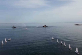 Marmara Denizi’nde yelken ve römorkör şov