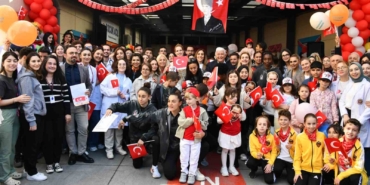Beşiktaş JK Kadın Futbol Takımı, hastanede tedavi gören çocuklara sürpriz yaptı