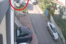 El freni boşalan midibüs apartmana çarparak durabildi