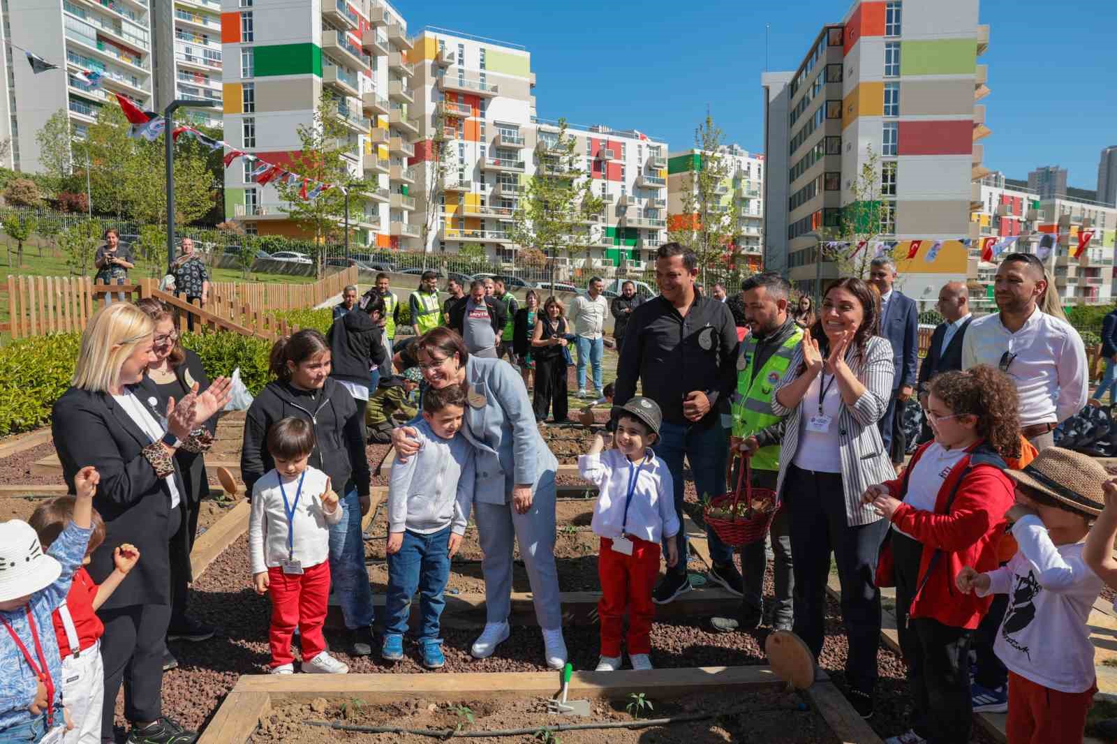 Çocuklara 23 Nisan hediyesi: ‘Maltepe Çocuk Tarım Parkı’ açıldı