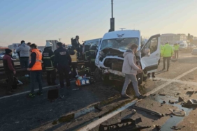 İki servis çarpıştı: 18 yaralı