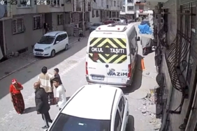 İstanbul’da depremden kaçış kamerada: Park halindeki araçlar böyle sallandı