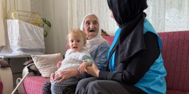 Sakarya’nın 105 yaşındaki çınarına tebessüm oldular