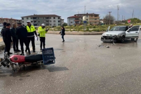 İznik’te otomobil ile motosiklet çarpıştı:1 yaralı