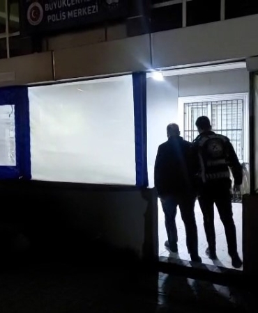 Büyükçekmece’de yol kesip aracı yumruklayan sürücü yakalandı