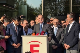 AK Parti Sözcüsü Ömer Çelik, Sırrı Süreyya Önder’i hastanede ziyaret etti