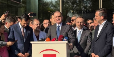 AK Parti Sözcüsü Ömer Çelik, Sırrı Süreyya Önder’i hastanede ziyaret etti