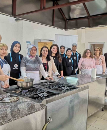 Akademi öğretmenlerine höşmerim yapımı gösterildi