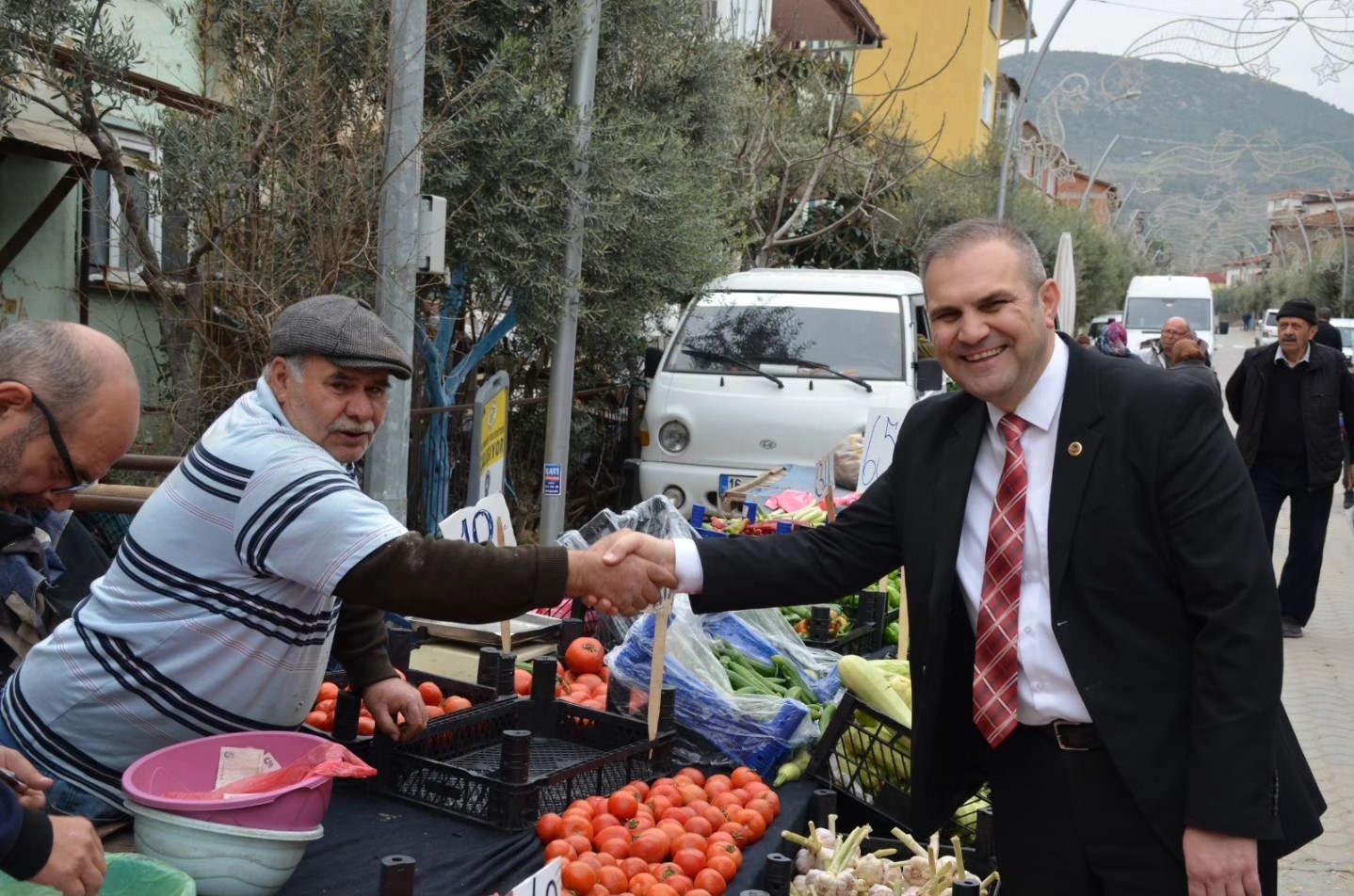 Başkan pazarcı esnaflarıyla bir araya geldi