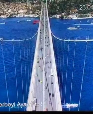 Deprem anı 15 Temmuz Şehitler Köprüsü’nün kamerasına yansıdı