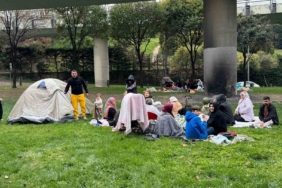 Depremin ardından vatandaşlar park ve bahçeleri doldurdu