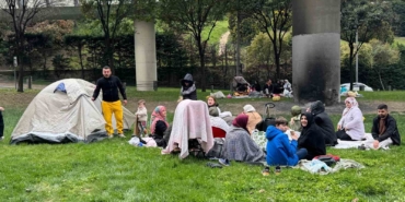 Depremin ardından vatandaşlar park ve bahçeleri doldurdu