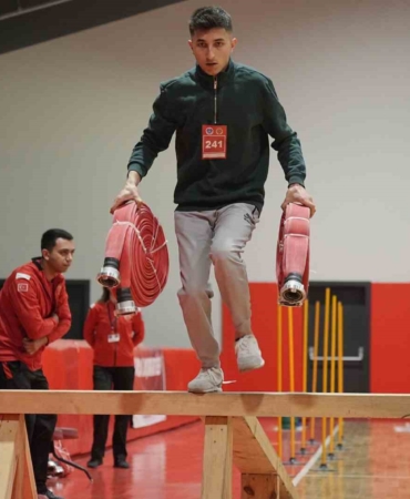 Sanki Survivor..İtfaiye eri olabilmek için ter döktüler