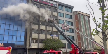 Sultangazi’de ayakkabı imalathanesinde korkutan yangın