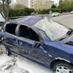 Küçükçekmece’de dubalara çarpan araç takla attı