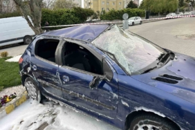 Küçükçekmece’de dubalara çarpan araç takla attı