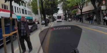 Depreme motosiklet üzerinde yakalandı: Panik anlarını böyle kaydetti