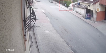 Beğendiği ayakkabıyı çalmak için geri döndü, o anlar kamerada
