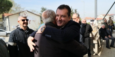 Silivri Belediyesi’nden Değirmenköy’de çiftçilere ayçiçek tohumu desteği