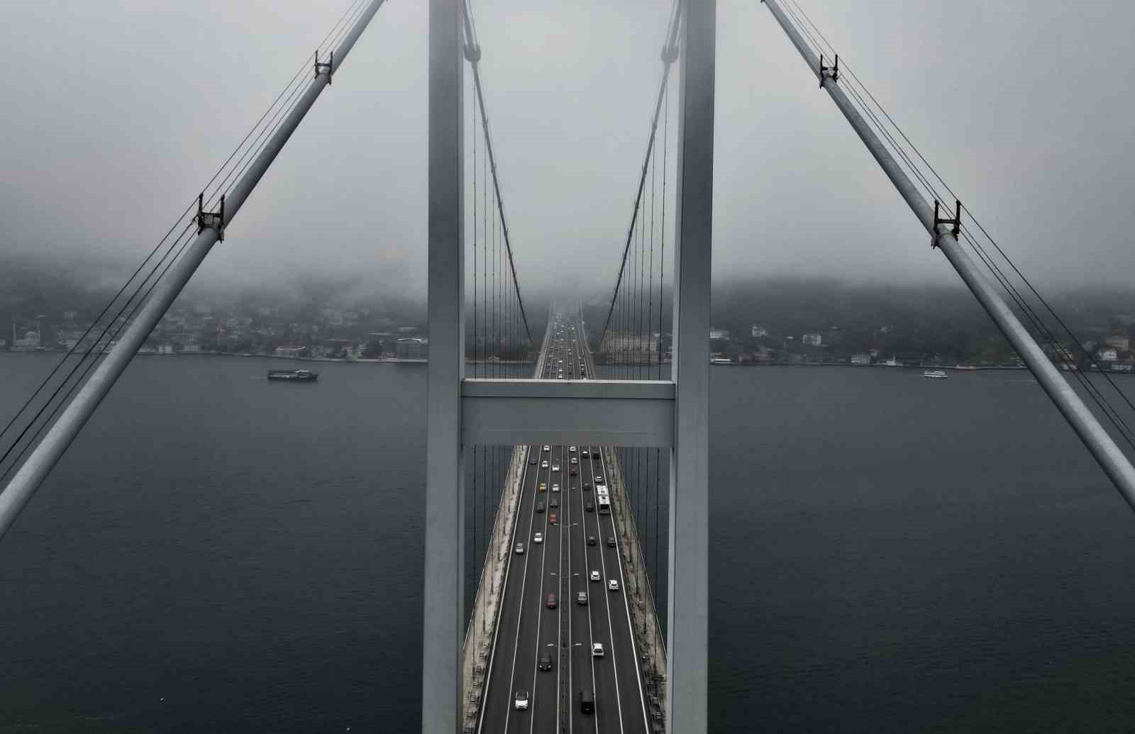 İstanbul Boğaz’ında sis sabah saatlerinde etkili oldu