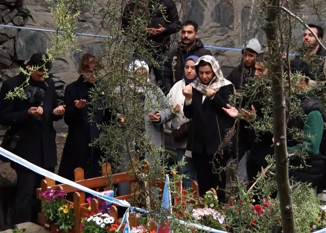 Duruşma sonrası ailesinden Mattia Ahmet Minguzzi’nin tahrip edilen mezarına ziyaret