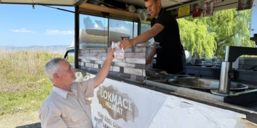 Papa Francis adına lokma döktürdü