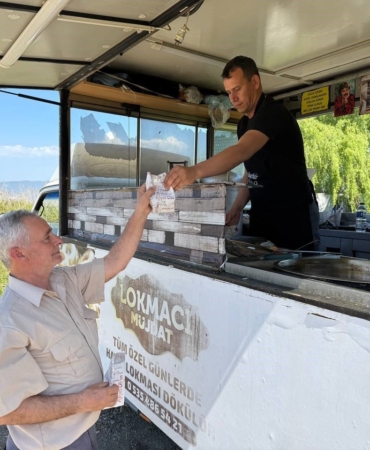 Papa Francis adına lokma döktürdü