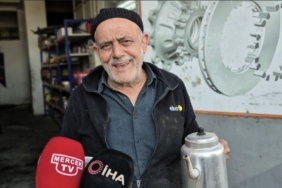 Depreme çay doldururken yakalandı, çaydanlıkla birlikte dışarı kaçtı