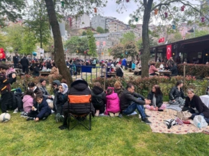 Kağıthane’de vatandaşlar deprem sonrası Hasbahçe Mesire Alanı’na akın etti