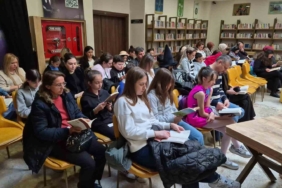 Tekirdağ’da 100 kişi aynı anda kitap okudu: "Ailemle okuyorum, geleceğe ışık tutuyorum"
