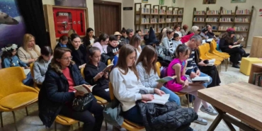 Tekirdağ’da 100 kişi aynı anda kitap okudu: "Ailemle okuyorum, geleceğe ışık tutuyorum"