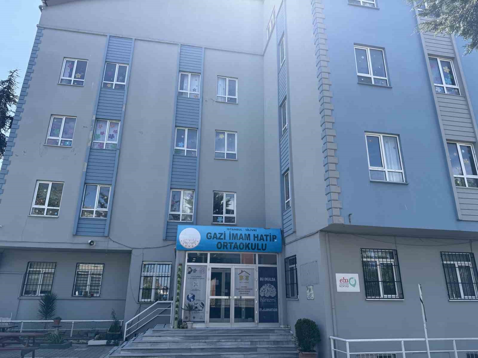 Silivri’de depremde hasar alan Gazi İmam Hatip Ortaokulu’na tahliye kararı