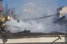 Alev alev yanan köy evi havadan böyle görüntülendi