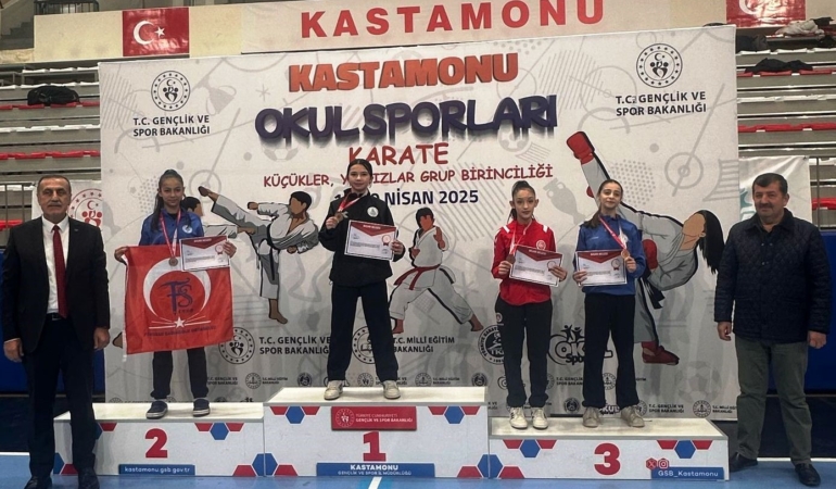 Körfezli karatecilerden 5 sporcu ile 5 şampiyonluk