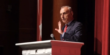 Küçükçekmece Belediye Başkanı program sırasında depreme yakalandı