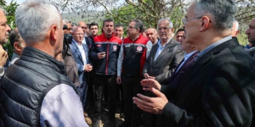 Ak Parti İl Başkanı Davut Gürkan, don mağduru çiftçinin yanında