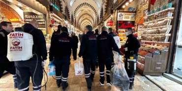 Tarihi Mısır Çarşısı’nda ilaçlama çalışması yapıldı
