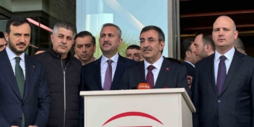 Cumhurbaşkanı Yardımcısı Cevdet Yılmaz, Sırrı Süreyya Önder’i ziyaret etmek için hastaneye geldi