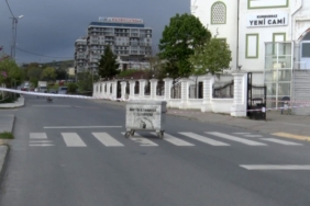 Büyükçekmece’de minaresi hasar alan cami ibadete kapatıldı