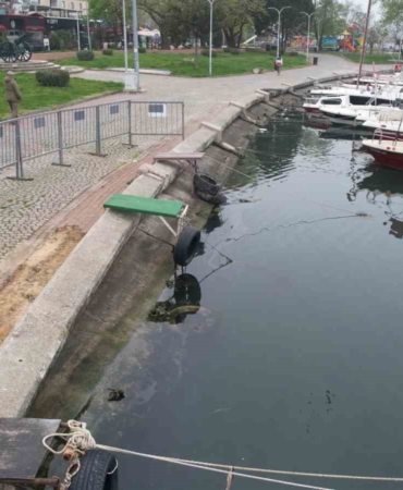 Yalova’da çöken balıkçı barınağı risk taşıyor