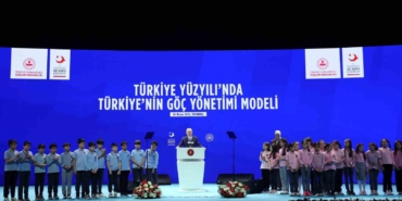 Cumhurbaşkanı Erdoğan: "Dünya nüfusunun yüzde 3,6’sı göçmen. Botlar şişlenerek öldürülen göçmenler var. Bunları hep birlikte gördük, yaşadık. İmkanları sınırlı ülkeler kapasitelerinin çok üzerinde yük alıyor, yardım elini uzatıyor."