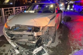 Kocaeli’de trafik kazası: İki araç da hurdaya döndü, sürücüler yara almadan kurtuldu