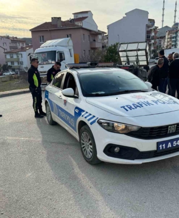 Otomobil ile motosikletin çarpıştığı kazada 1 kişi yaralandı