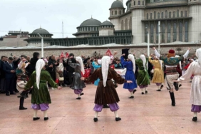 Taksim’de 23 Nisan coşkuyla kutlandı