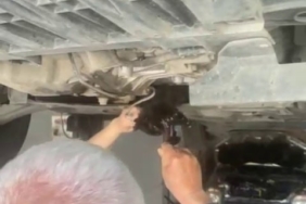 Otomobilin motoruna giren kediyi tamirci kurtardı