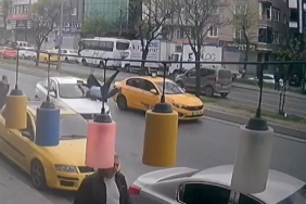 Avcılar’da yolun karşısına geçmeye çalışan yayaya otomobil böyle çarptı