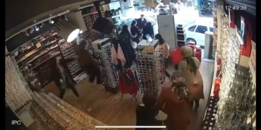Depremde panik anları güvenlik kamerasında