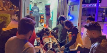 Otomobille kafa kafaya çarpışan motosikletin sürücüsü yaralandı