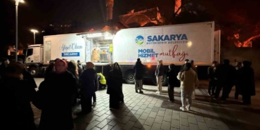 Üsküdar Belediyesi, Sakarya Büyükşehir Belediyesi’nin yardım tırını kaldırttı